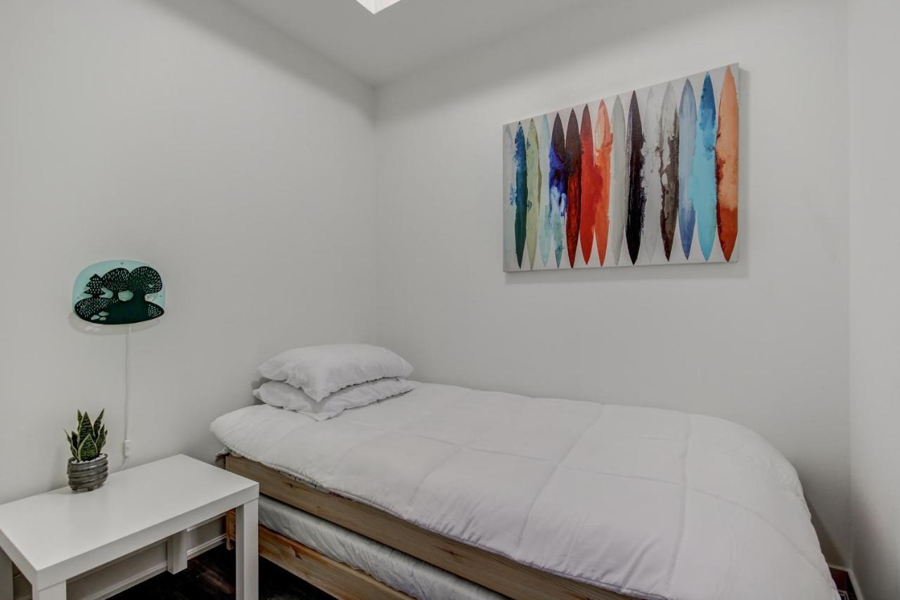 The Benetton Suite - Square One 1 Bedroom + Den + 1 Parking Mississauga Eksteriør billede